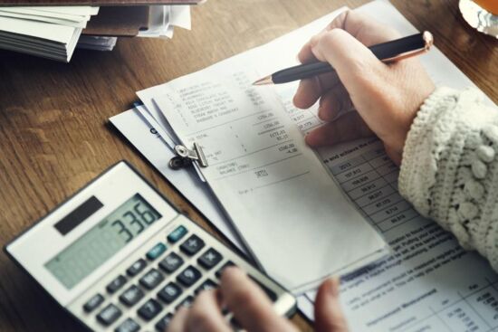 Mỗi tháng chúng ta cần tiết kiệm bao nhiêu tiền?